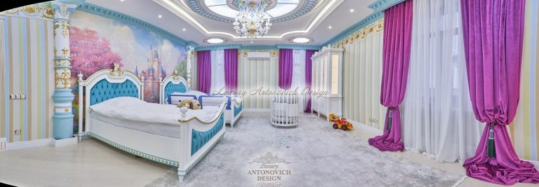 Стильні штори в класичному стилі з подхватами, санвузол хазяйський, будинок Астана
