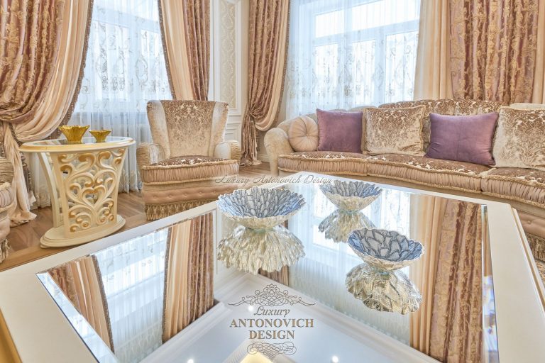 Фешенебельная гостиная, шторы в классическом стиле, коттедж Астана