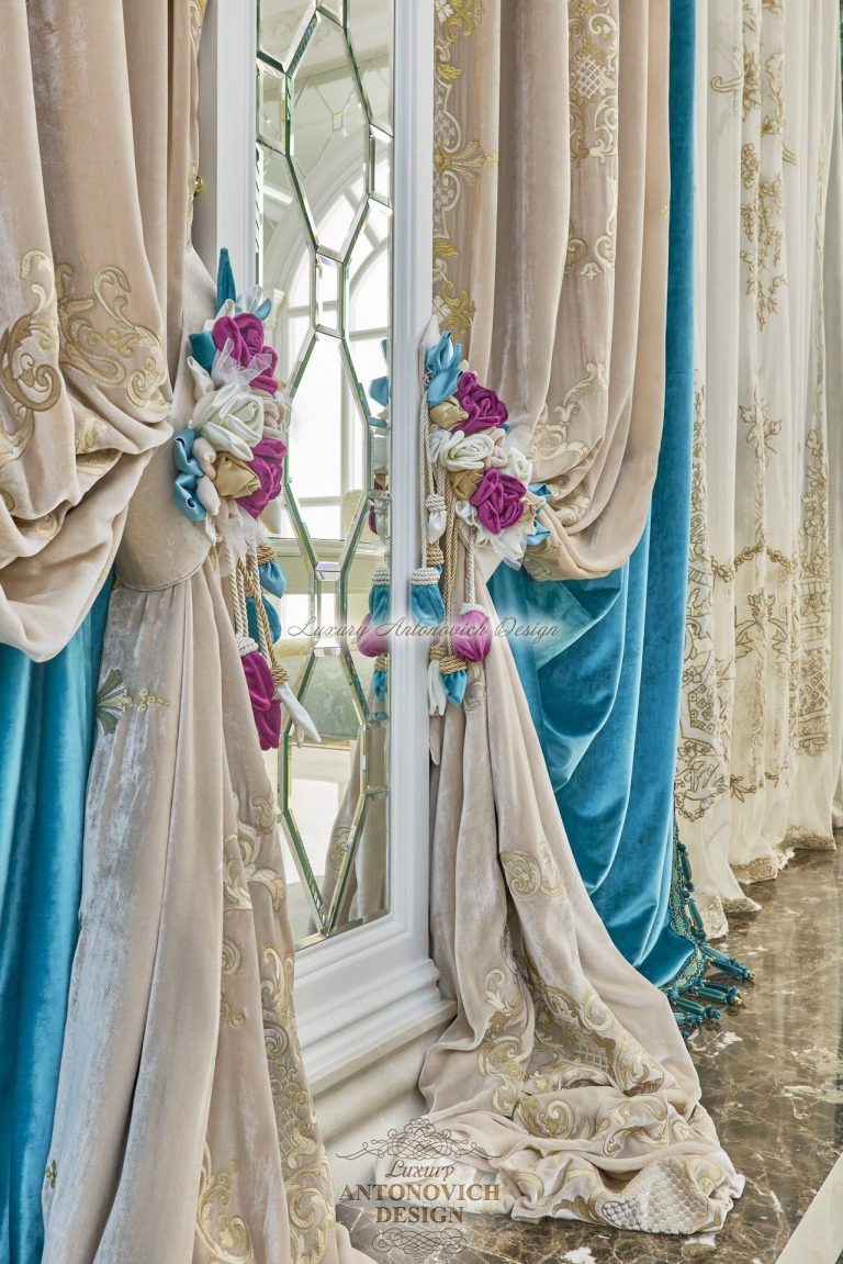 Елегантна вітальня, штори в класичному стилі, будинок Астана