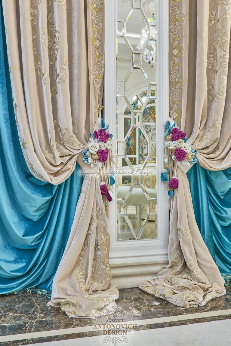 Штори в респектабельної вітальні в класичному стилі, будинок Астана