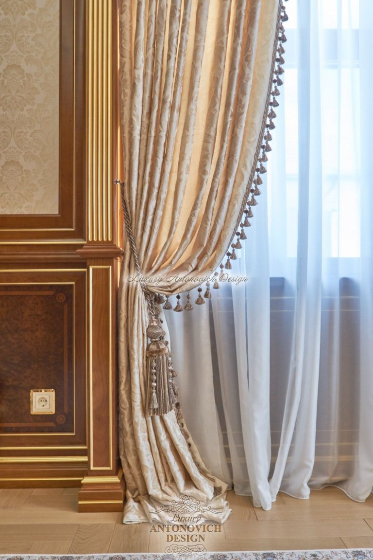 Шторы в элегантном кабинете в классическом стиле, коттедж Астана