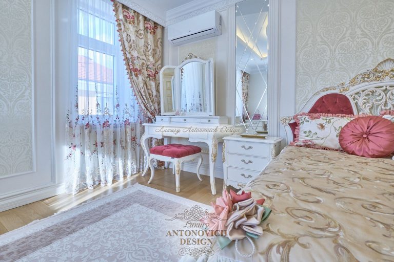 Штори в елегантній кімнаті дочки в класичному стилі, котедж Астана