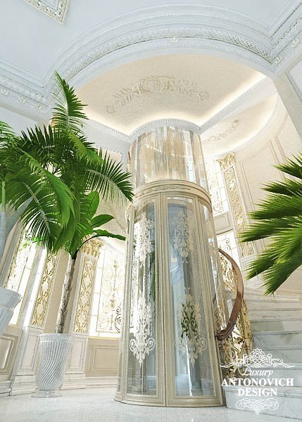 Великі вікна Красиві штори Колони Ліпнина Позолота Класичні дивани Мармур