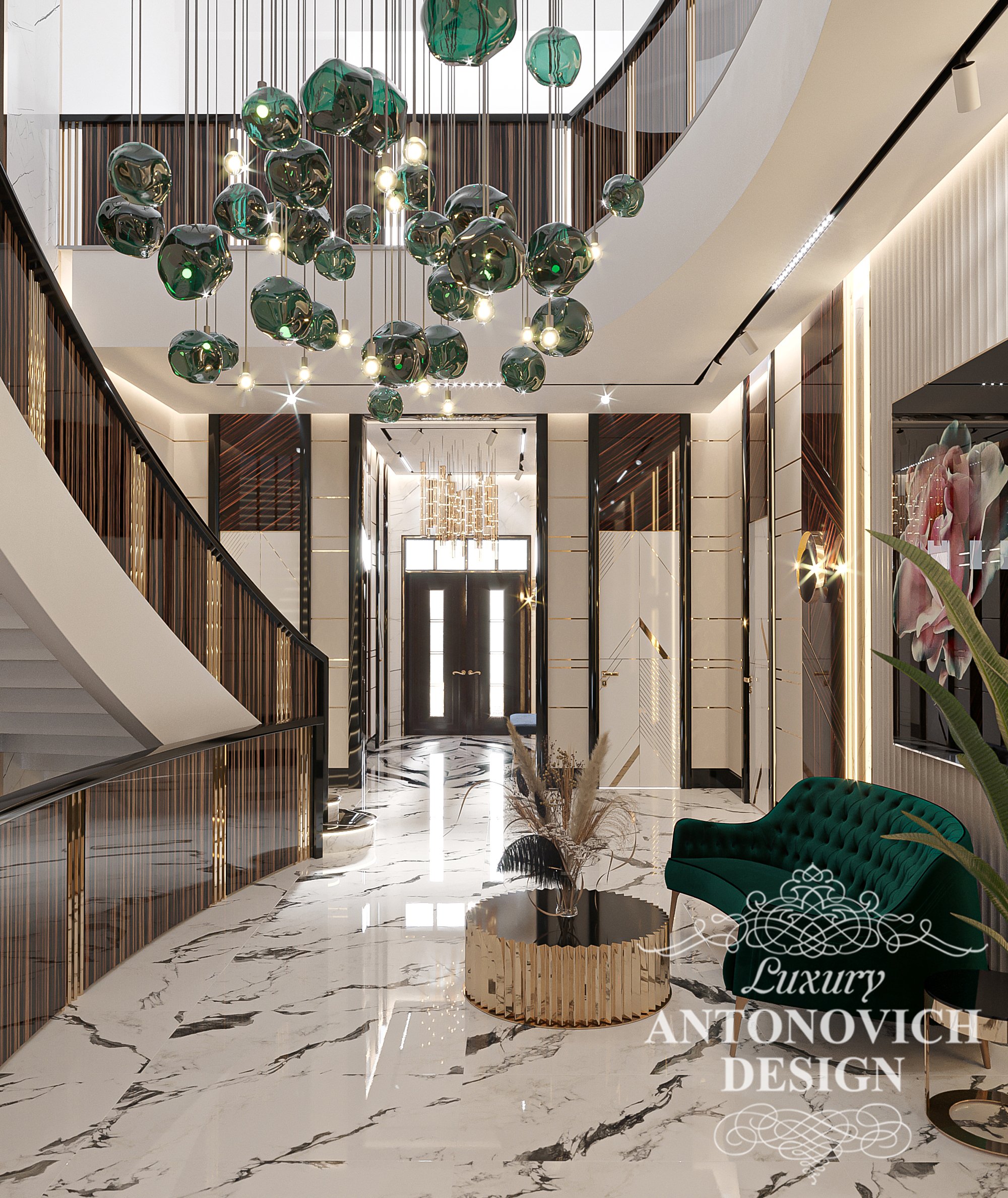 Маршевая лестница выполненная из мрамора и роскошного декора из латуни с позолотой