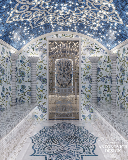 Мозаика и витражные элементы в дизайне турецкого хаммама в голубых оттенках. Элитный проект частного дома